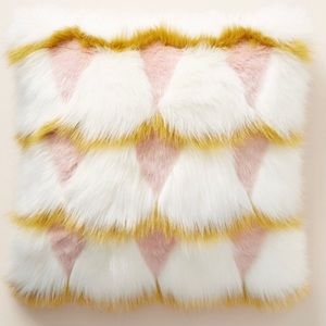 ‼️LAST CHANCE‼️Anthropologie Coren Faux Fur Pillow